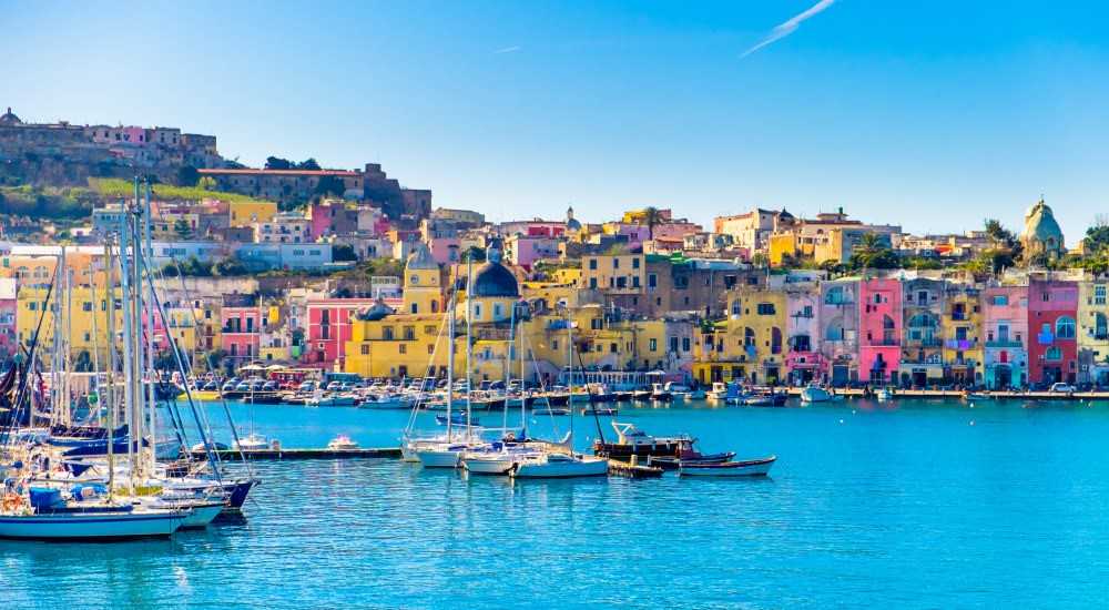 Napoli in barca, una vacanza diversa - - Look Out News