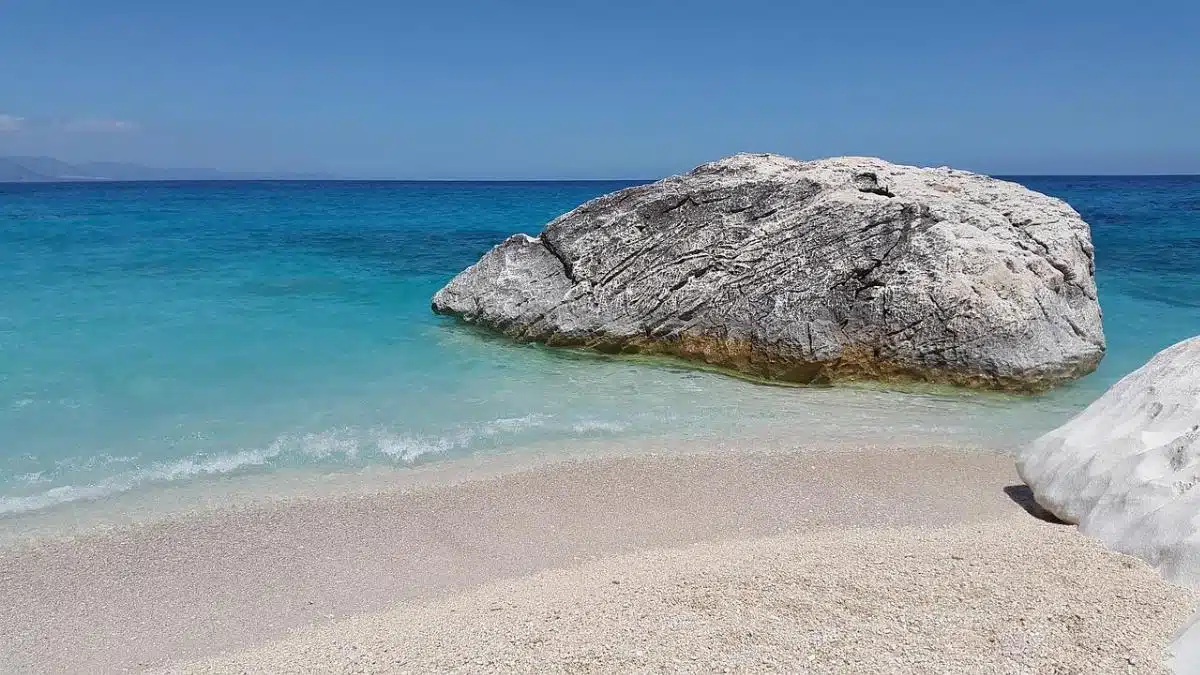 Spiagge e calette dove fare il bagno a Olbia - spiagge segrete di Olbia - Look Out News
