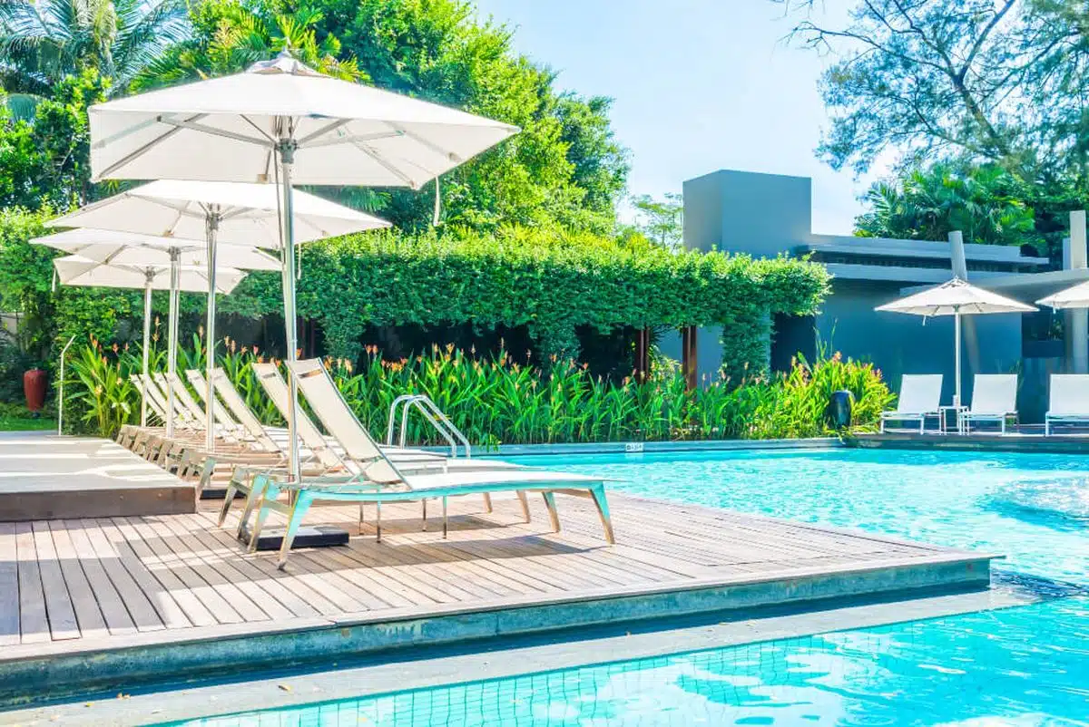 Prodotti chimici per piscina: a cosa serve l’anticalcare? - anticalcare per piscina - Look Out News