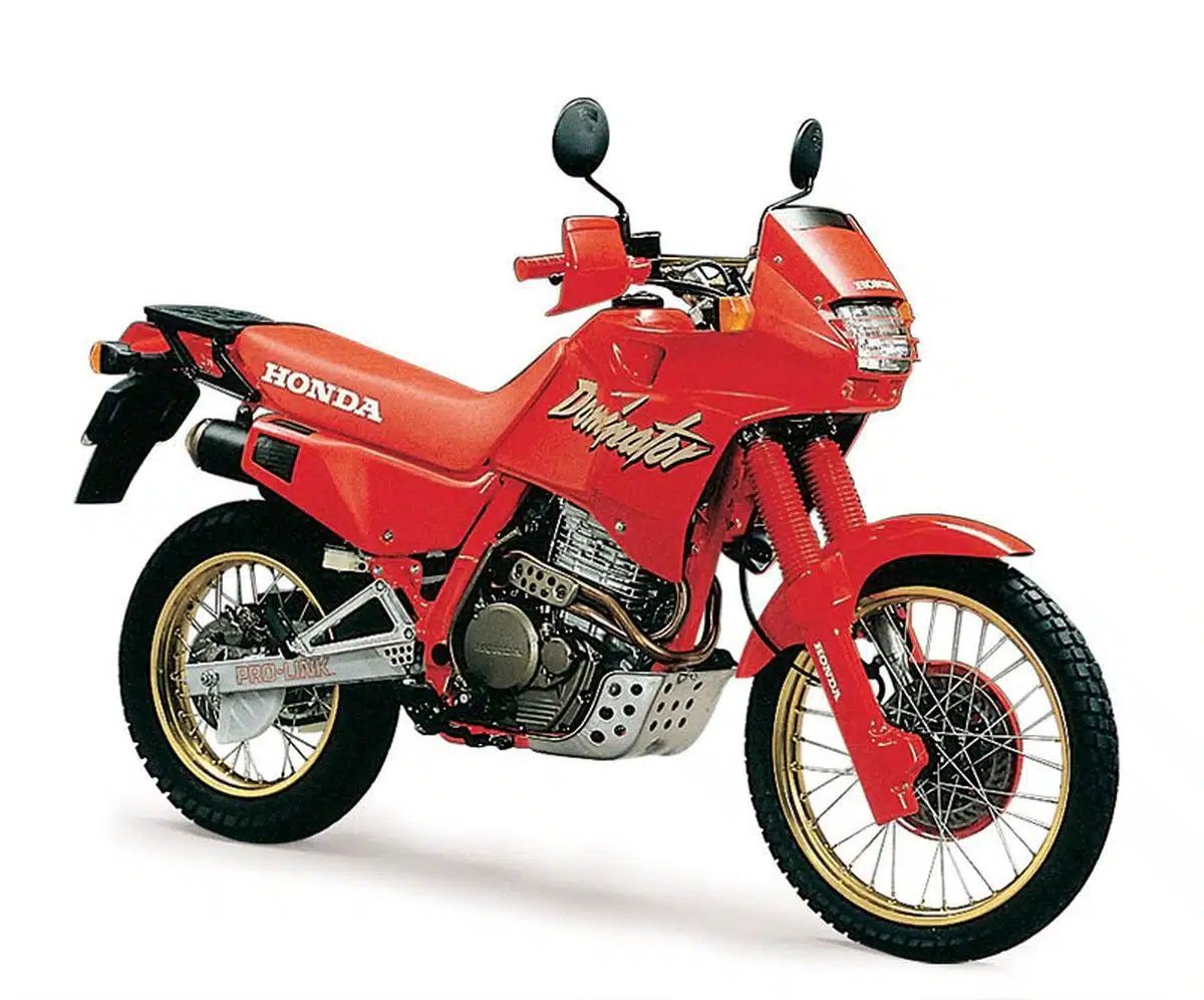 Honda NX 650: trasforma il sound con lo scarico giusto - - Look Out News